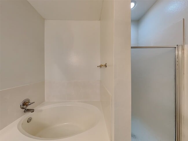 Building Photo - 3043 Crestbrook Bend Ln