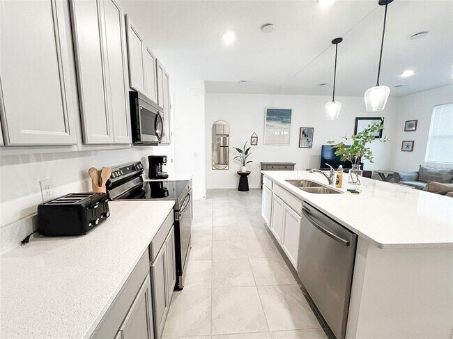 Building Photo - 868 Longboat Dr