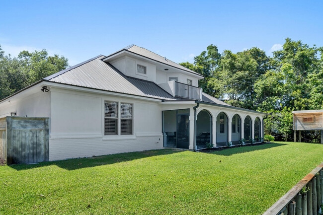Building Photo - 160 Grand Flora Way