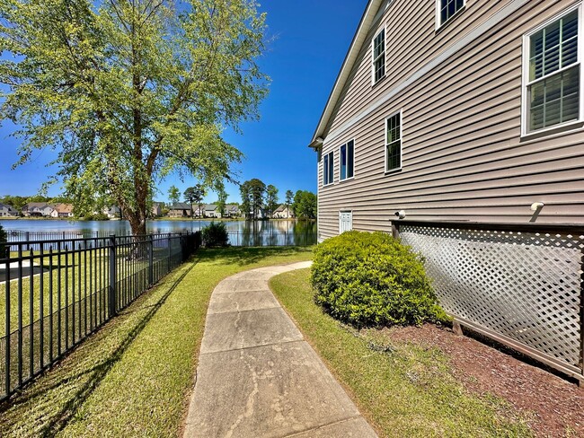 Building Photo - Beautiful Lakefront View!