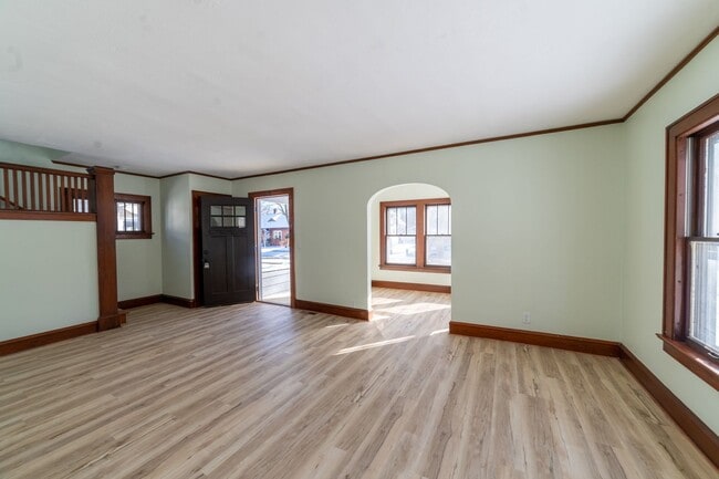 Building Photo - 3 Bedroom Appleton House