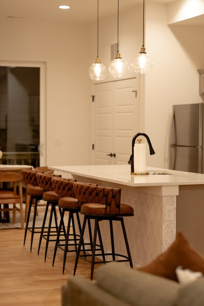 Building Photo - 1204 SW Franklin Dr