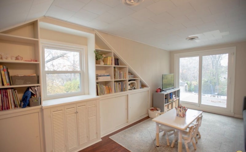 Building Photo - 2323 SW 20th St