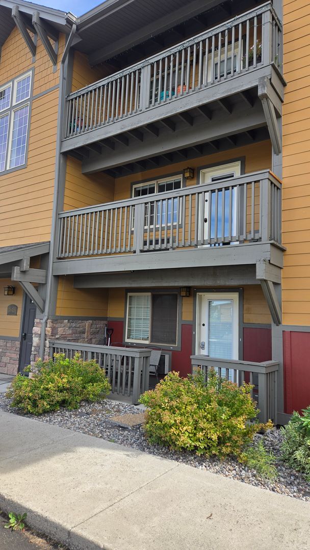 Building Photo - Amazing 2 Bedroom, 2 Bath Condo With 24-Ho...