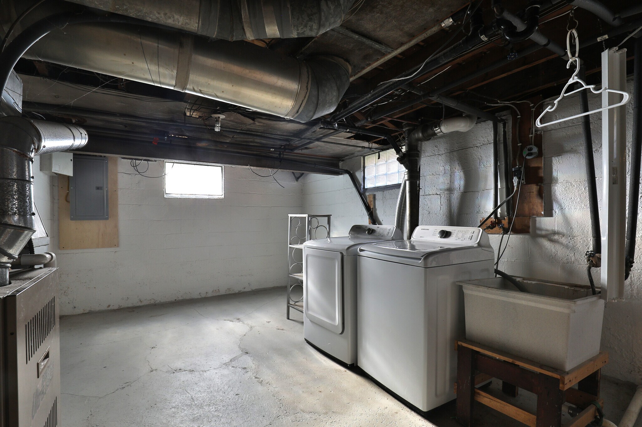 Building Photo - 5586 Emerson Ave