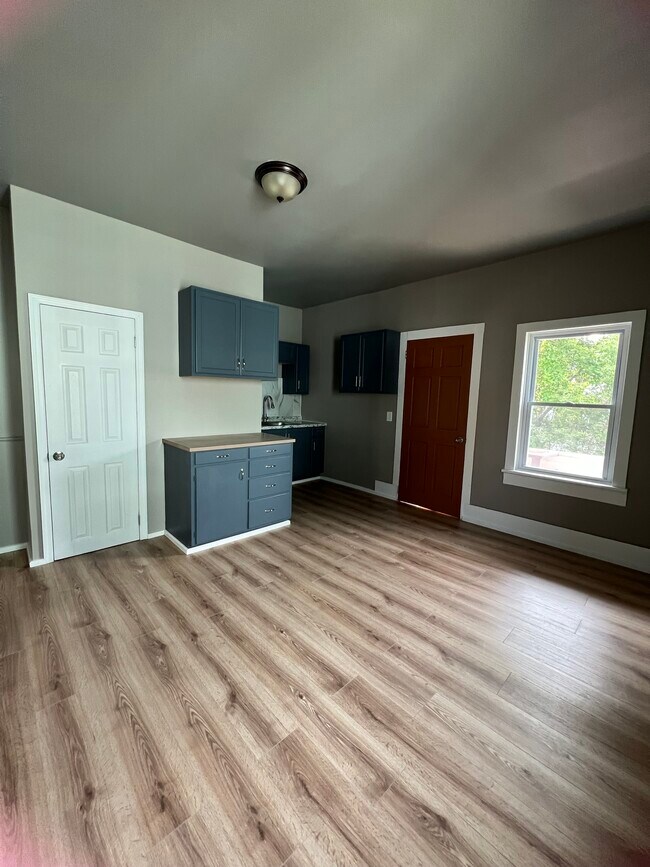 Building Photo - 41 Elk St