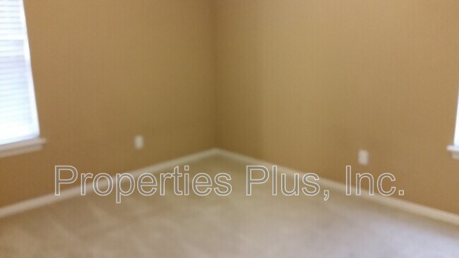 Building Photo - 9805 E 108th Ct N