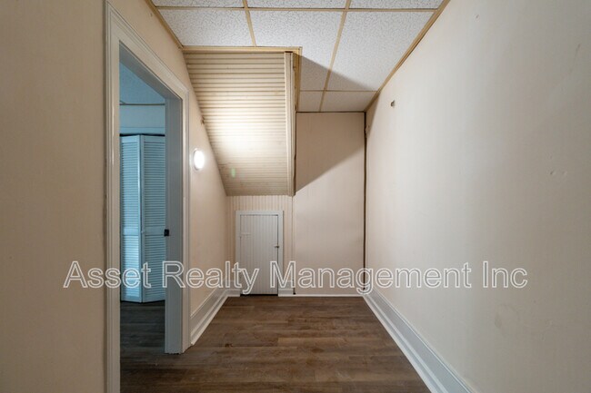 Building Photo - 221 Hawthorne Ave