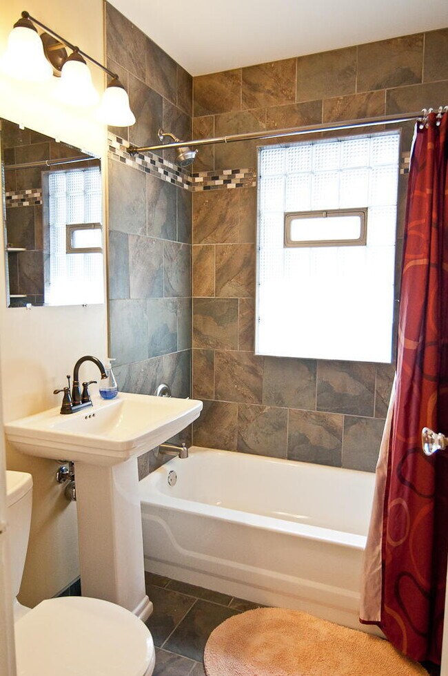 Building Photo - Charming 4-Bed Minneapolis Home with Hardwood Floors & Finished Basement