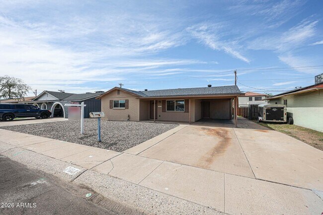 Building Photo - 7014 N 77th Ave