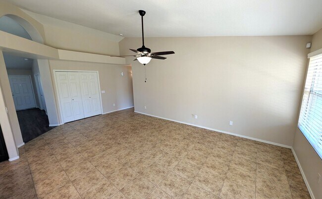 Building Photo - 3 Bedroom Plus an Office Home in the Candlewood Community Near S Cooper Rd and W Warner Rd!