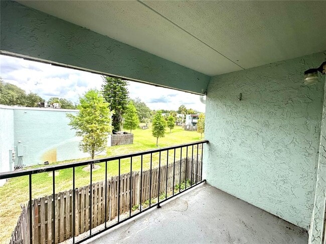 Building Photo - 2830 Somerset Park Dr