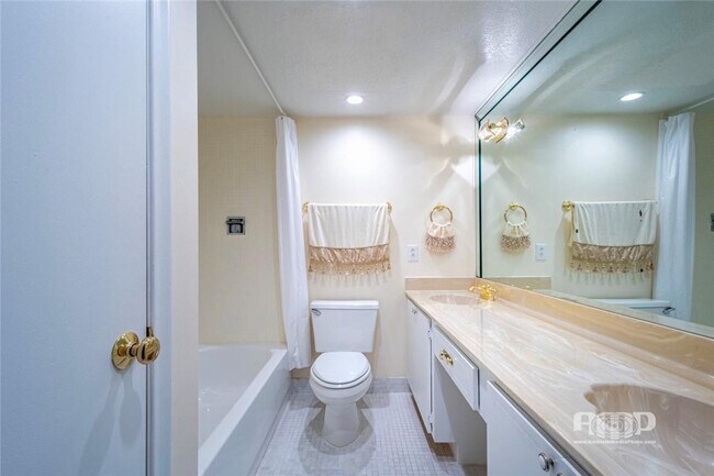 Building Photo - 3100 NE 48th St