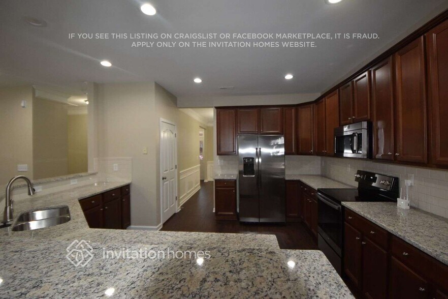 Building Photo - 12231 Fullerton Ct