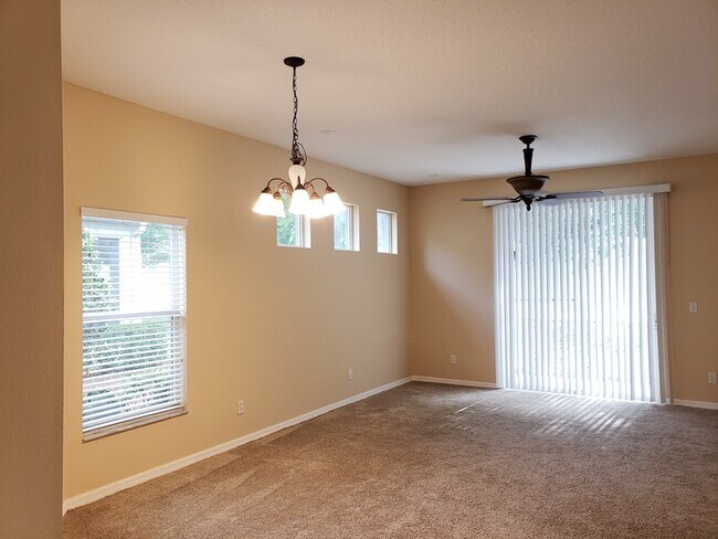 Building Photo - Nice 3 Bed 2 Bath Town Home located in San...