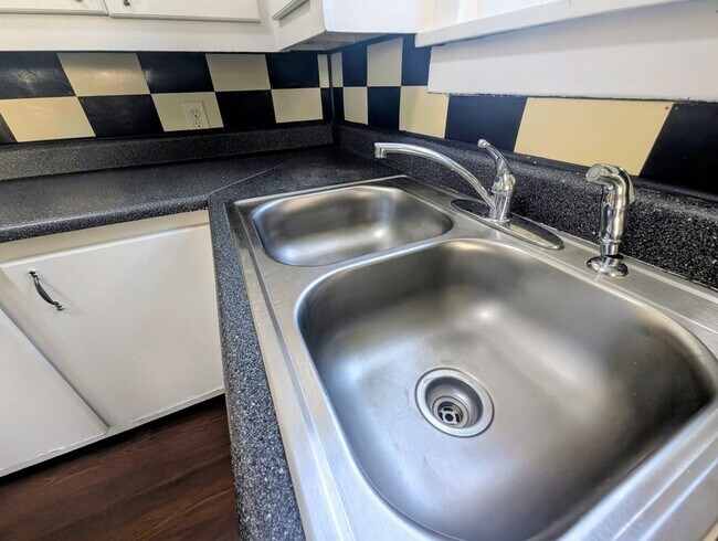 Building Photo - Remodeled 2-Bedroom Home with Main Floor Laundry & Off-Street Parking
