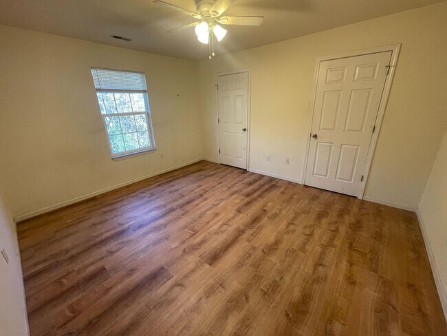 Building Photo - 1330 N Frideriki Dr