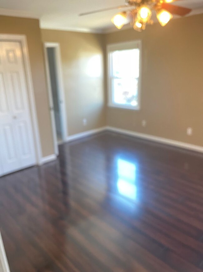 Building Photo - Classy Townhome In The Heart of Martinez-