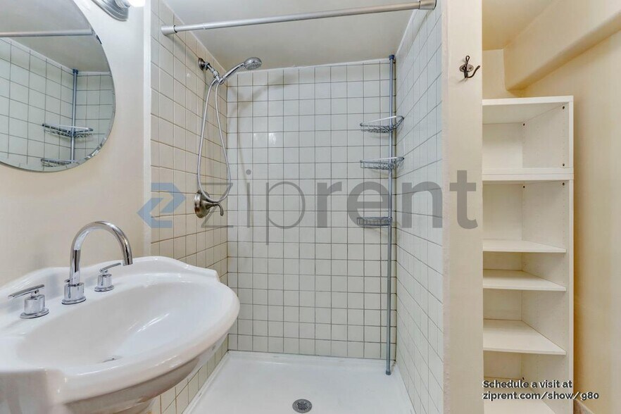 Building Photo - 364 N 9th St