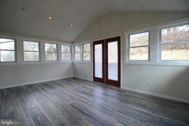 Building Photo - 5918 Atteentee Rd