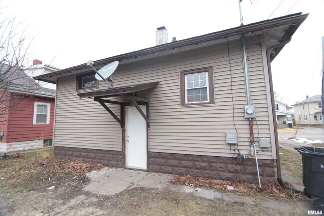 Building Photo - 1124 18th Ave