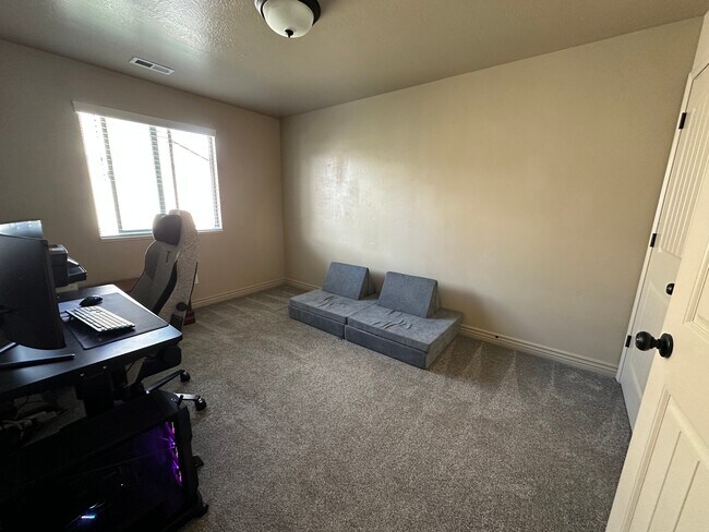 Building Photo - 2269 S Knights Way