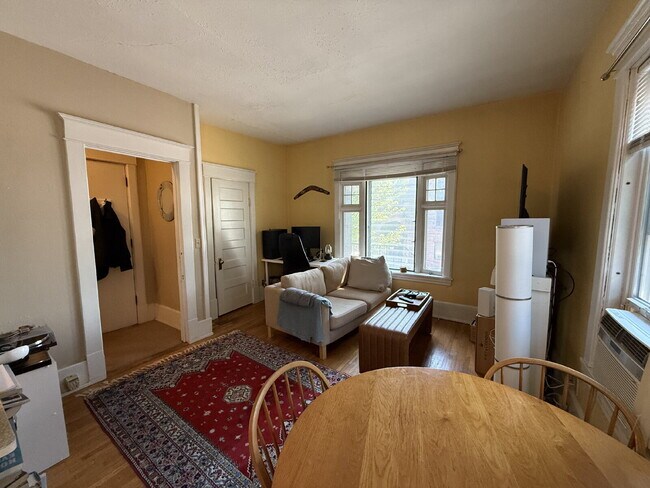 Building Photo - Charming 1BR in Historic Douglas Building ...
