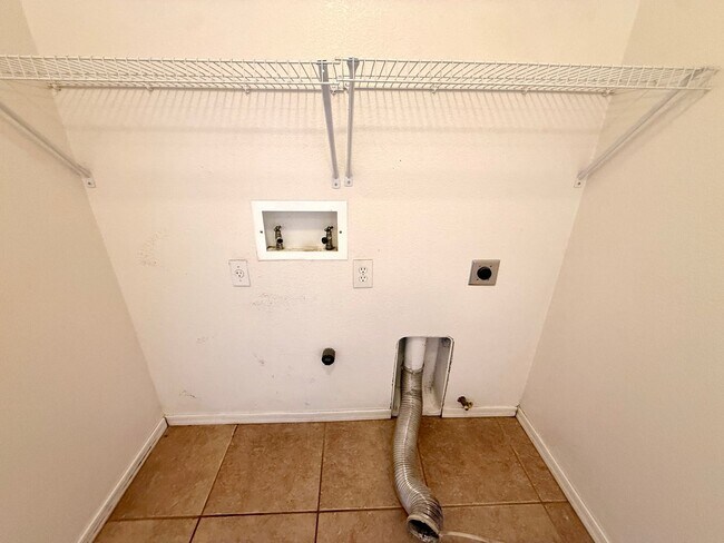 Building Photo - Great 3 bedroom, 2 bathroom home located in a cul-de-sac