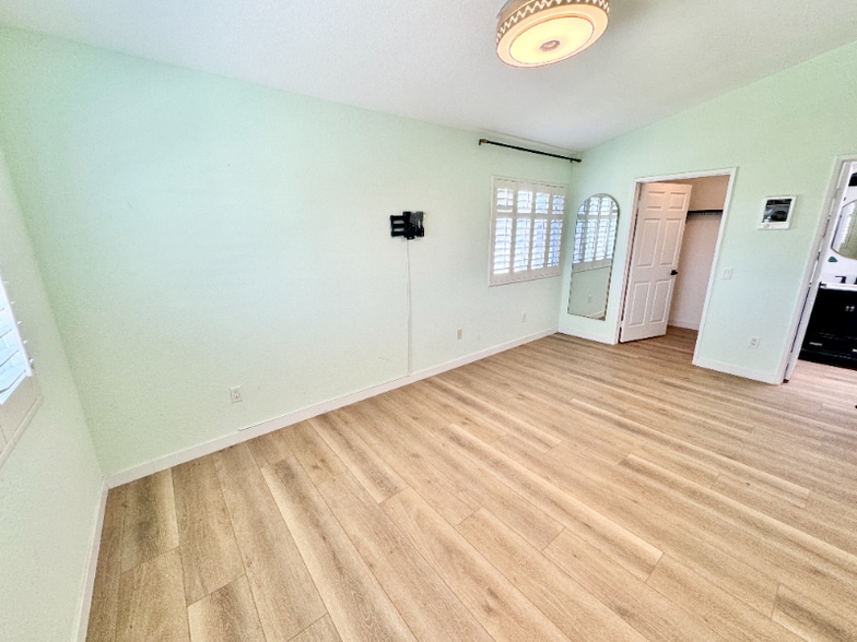 Building Photo - 4377 Wilson Ave