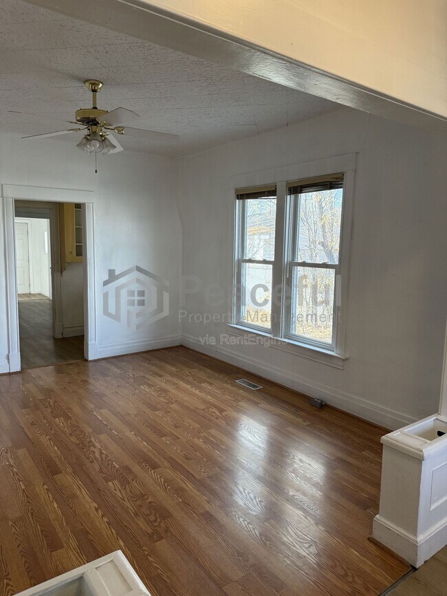 Building Photo - 128 E Truman Ave