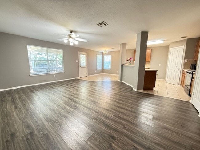 Building Photo - Nice 3 bedroom 2 Bath One Story Home..Avai...