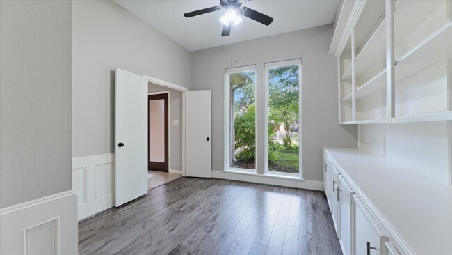 Building Photo - 12015 Fawnview Dr