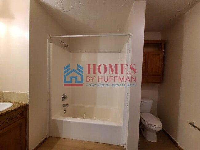 Building Photo - Three Bedroom Townhouse | Two Bath | Chand...