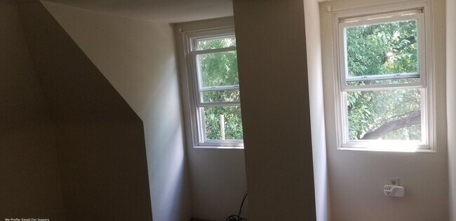 Building Photo - 5744 Elmer St