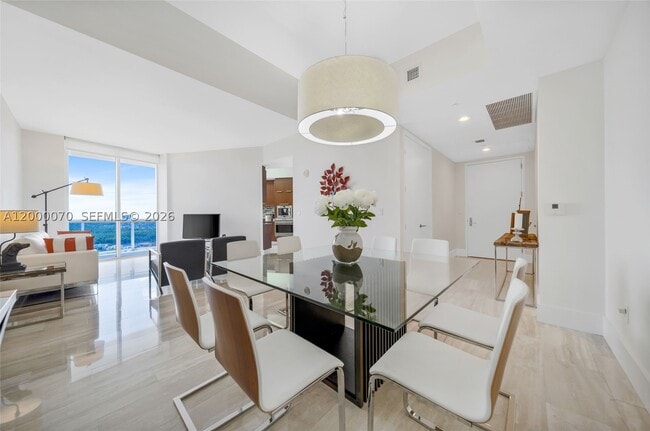 Building Photo - 16001 Collins Ave