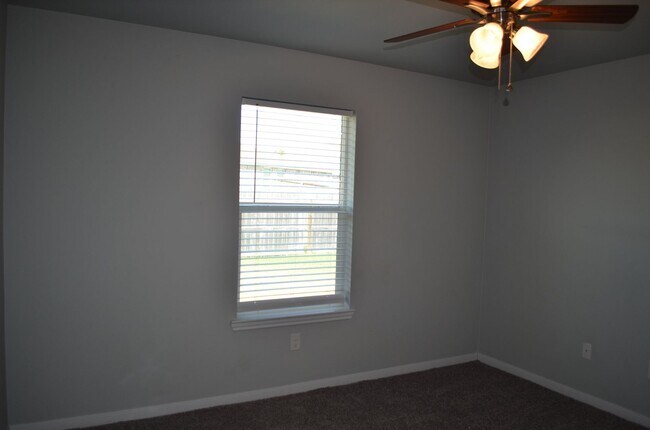 Building Photo - 2002Tru