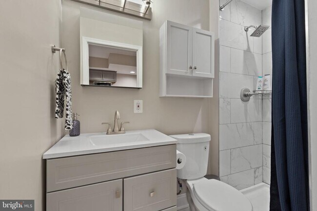 Building Photo - 2219 E Chase St