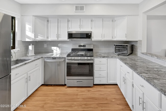 Building Photo - 51 Queens Way