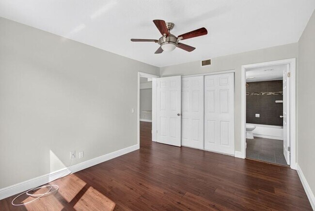 Building Photo - 706 Executive Center Dr