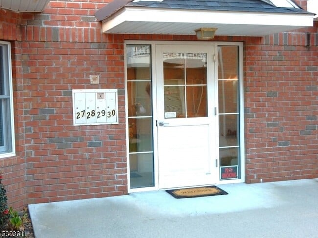 Building Photo - 28 Jane Dr