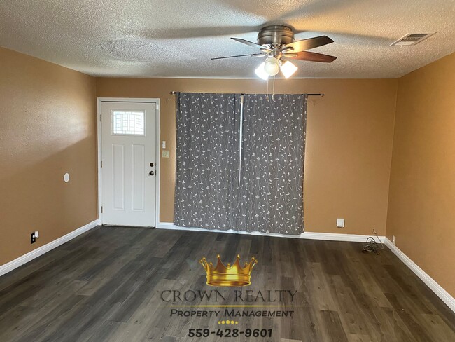 Building Photo - 1129 W Tulare Ave