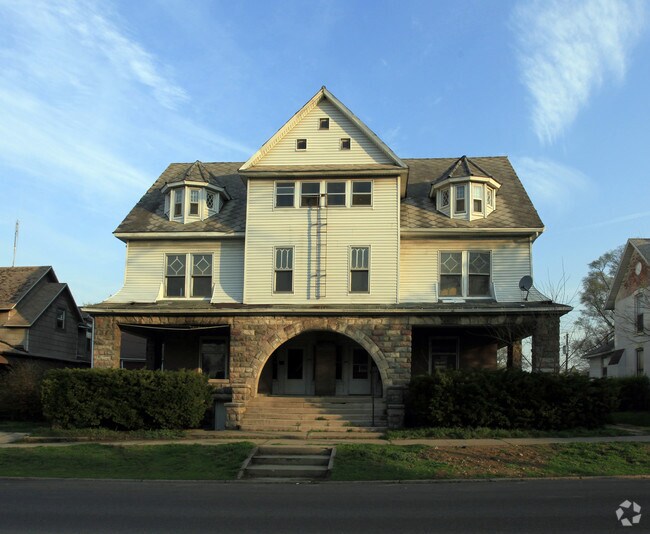 Building Photo - 220 Jefferson St