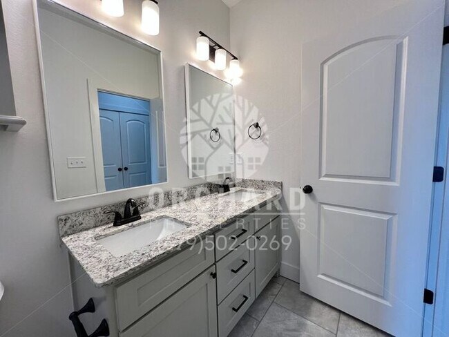 Building Photo - Siloam Springs- Single-Family Home- Stunning Cherrywood Plan