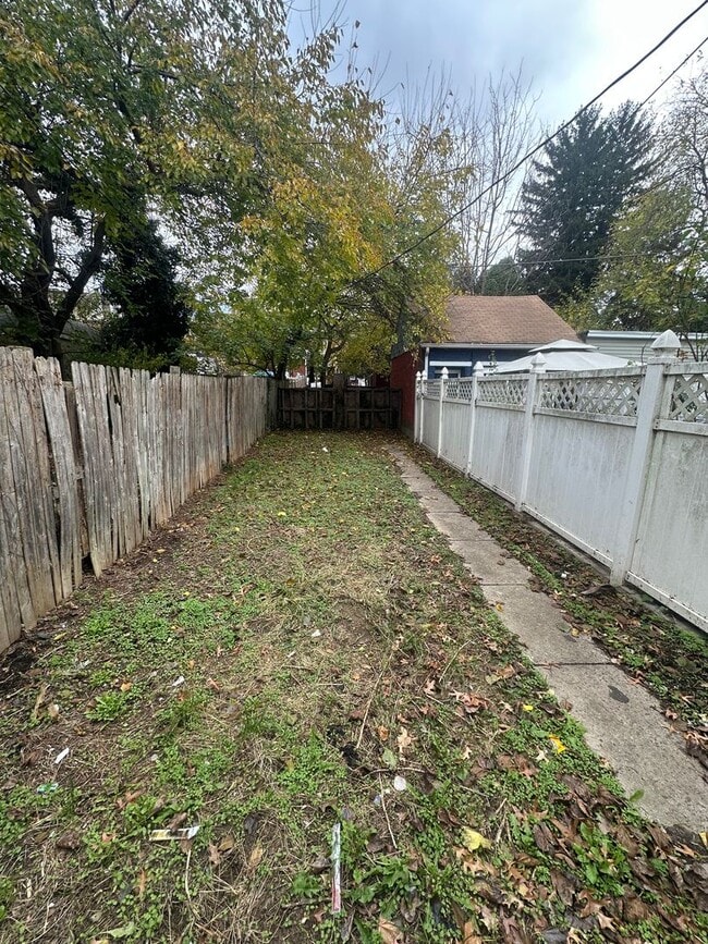 Building Photo - 731 S Beaver St