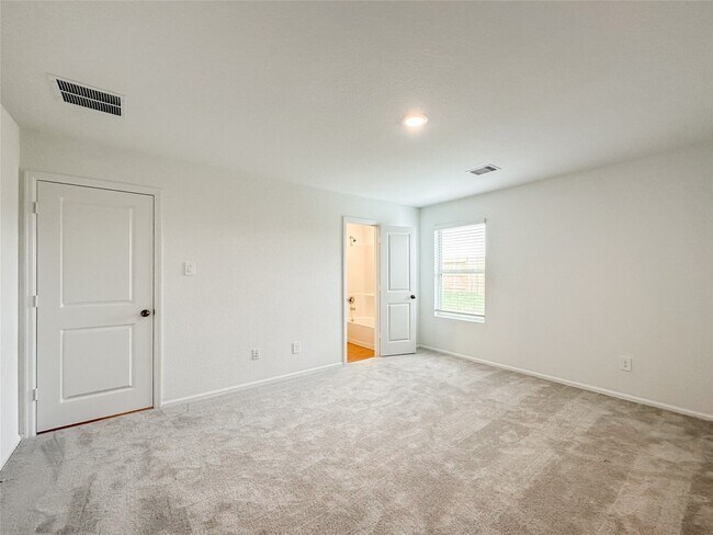 Building Photo - 1480 Las Cuevas Dr