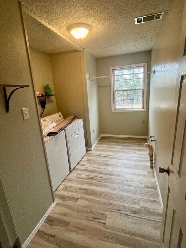 Building Photo - Come take a look at this 3-bedroom 2-bath home in Dover.