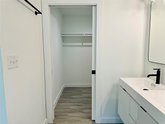 Building Photo - 2500 Harrowden Dr
