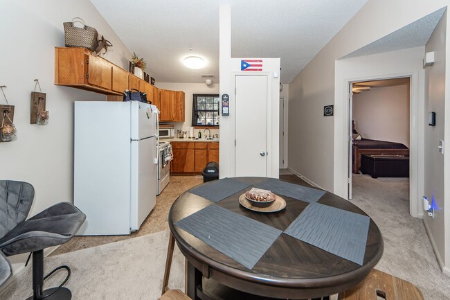 Building Photo - 2 Bedroom 2 Bath Condo in Avenue of Oaks -...