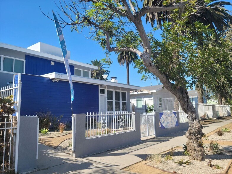 Building Photo - 709 S Flower St