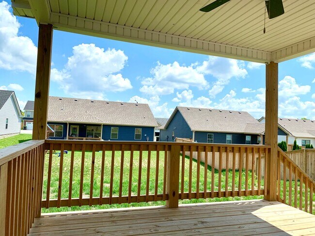 Building Photo - 886 Lutz Ln